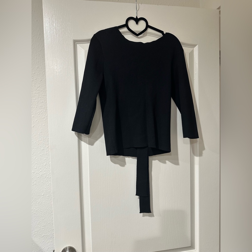 Super cute and classy ribbed boutique top-low back with tie bow. L (black)